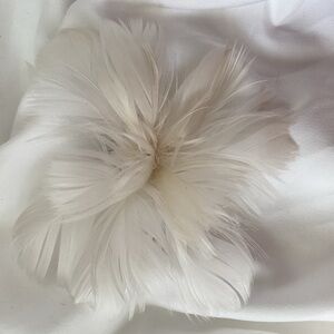 Petite Ivory/white Feather Fascinator Hair Clip, brooch pin. Hat clip